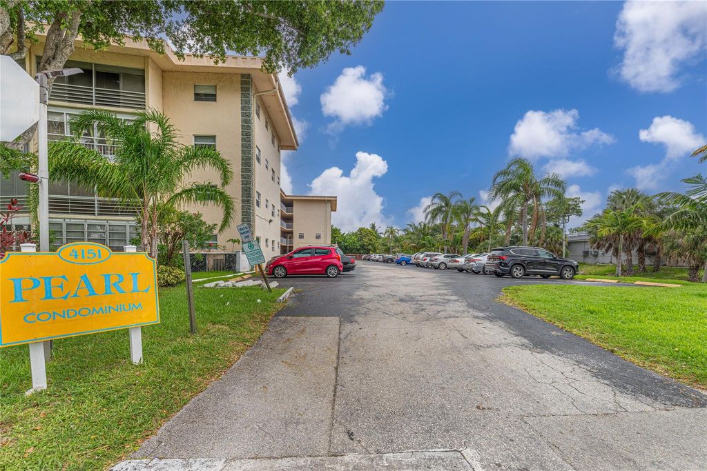 4151 NW 41st St 308, Lauderdale Lakes, FL 33319