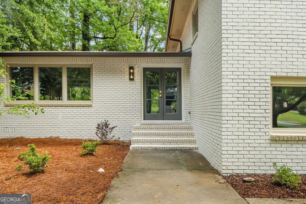 2820 Ponderosa Circle, Decatur, GA 30033