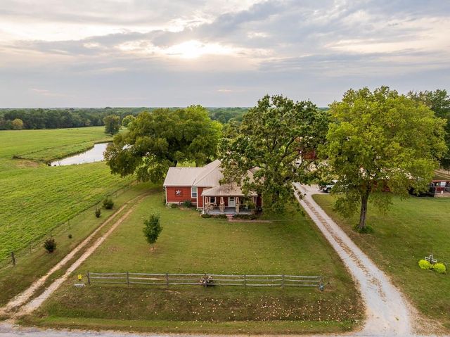 10374 S 1575 Road, Nevada, MO 64772
