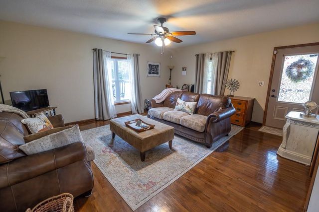 10374 S 1575 Road, Nevada, MO 64772