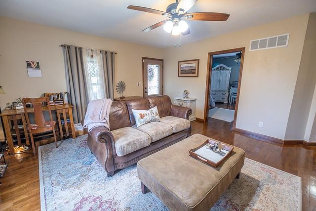 10374 S 1575 Road, Nevada, MO 64772