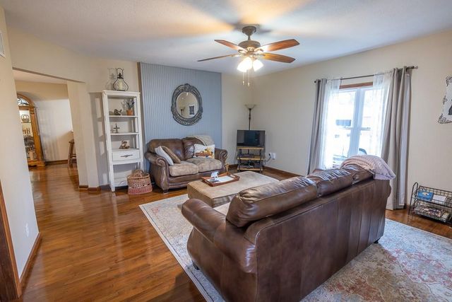 10374 S 1575 Road, Nevada, MO 64772