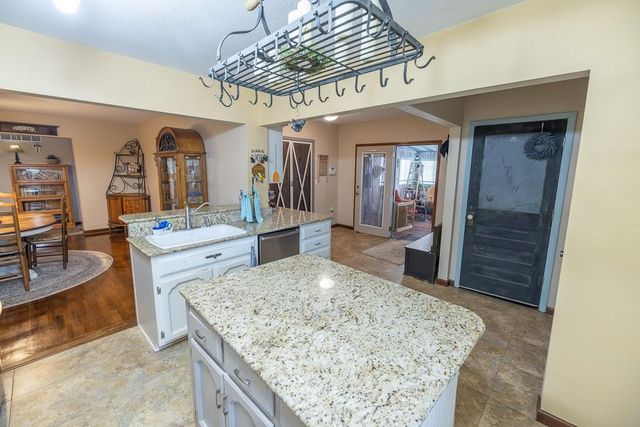 10374 S 1575 Road, Nevada, MO 64772