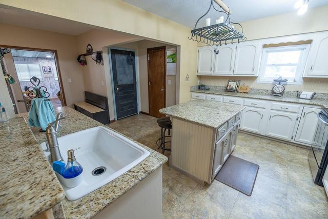 10374 S 1575 Road, Nevada, MO 64772