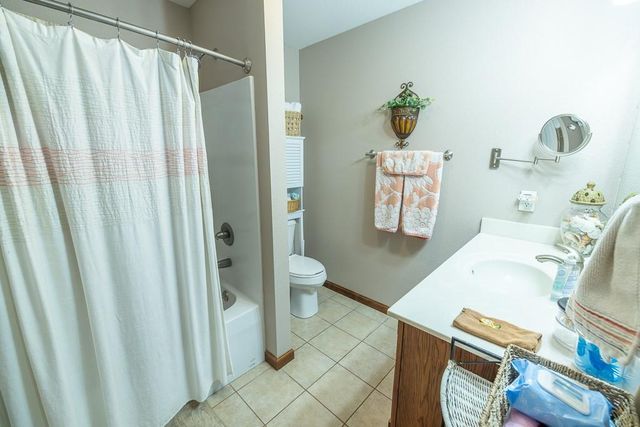 10374 S 1575 Road, Nevada, MO 64772
