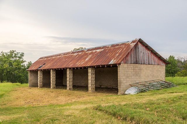 10374 S 1575 Road, Nevada, MO 64772