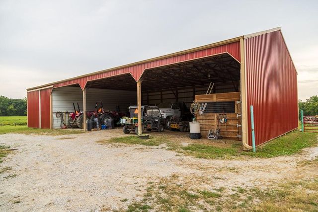 10374 S 1575 Road, Nevada, MO 64772