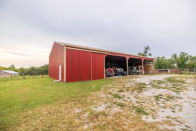 10374 S 1575 Road, Nevada, MO 64772