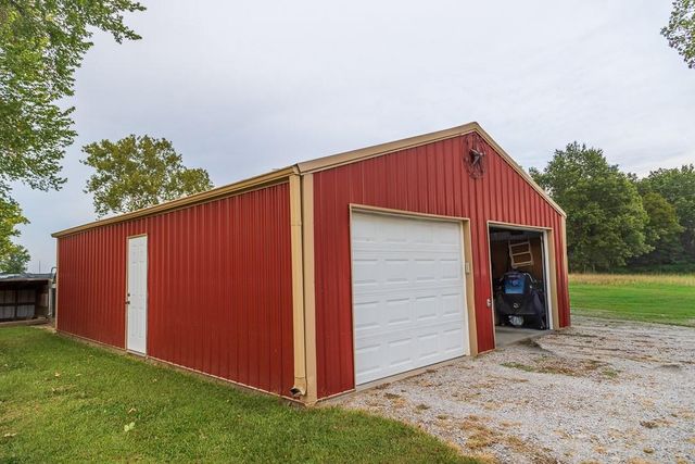 10374 S 1575 Road, Nevada, MO 64772