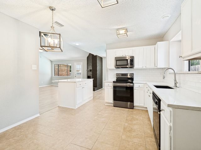 2654 Carrington Lane, Grand Prairie, TX 75052