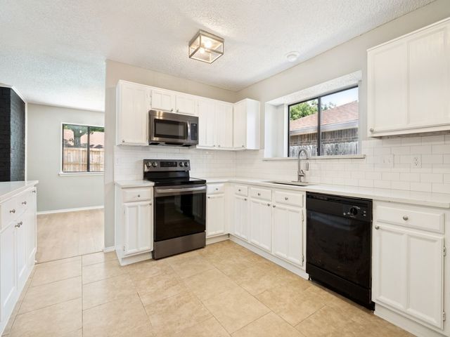 2654 Carrington Lane, Grand Prairie, TX 75052