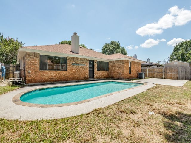 2654 Carrington Lane, Grand Prairie, TX 75052
