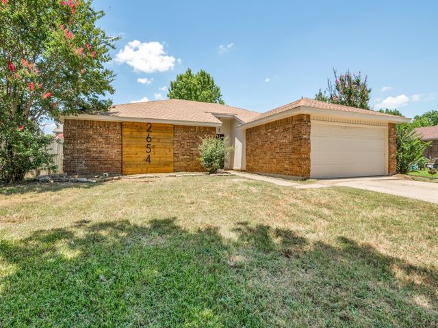 2654 Carrington Lane, Grand Prairie, TX 75052