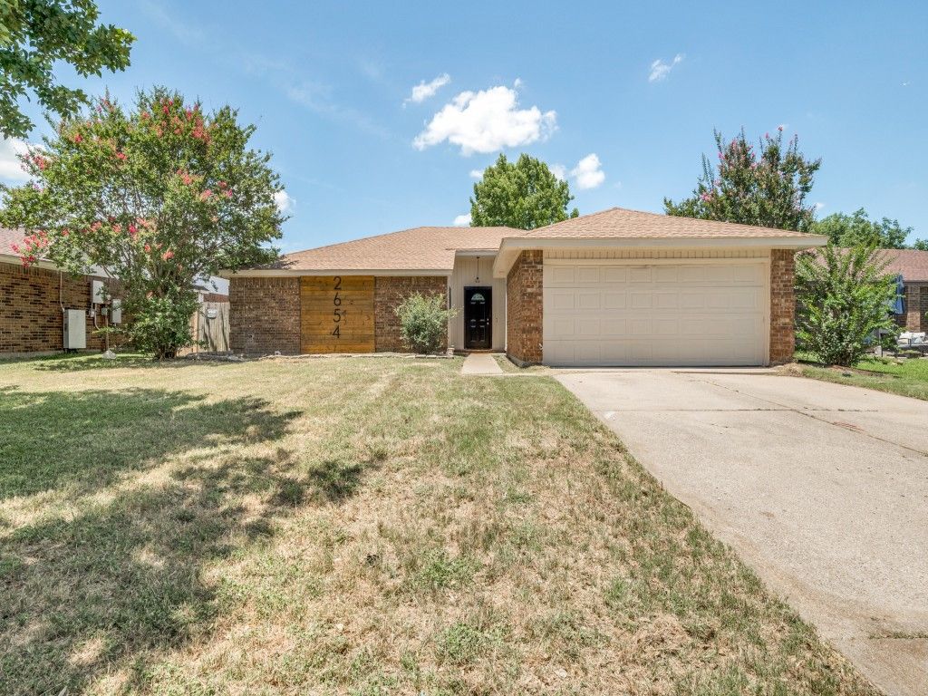 2654 Carrington Lane, Grand Prairie, TX 75052