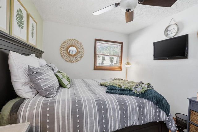 208 Highland AVENUE, Hartland, WI 53029