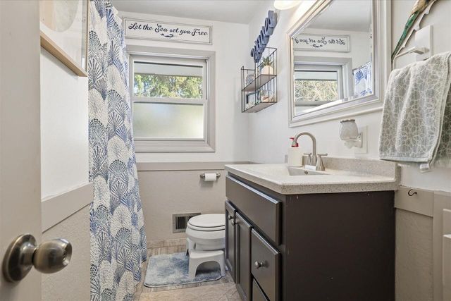 208 Highland AVENUE, Hartland, WI 53029