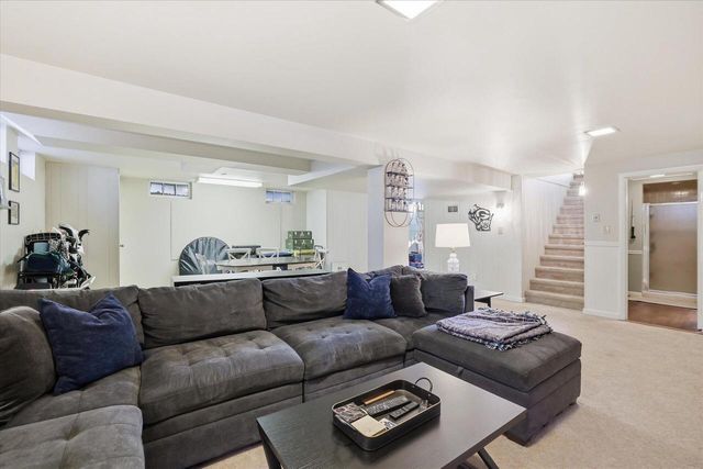 208 Highland AVENUE, Hartland, WI 53029