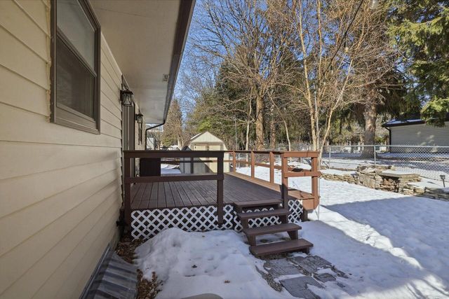 208 Highland AVENUE, Hartland, WI 53029