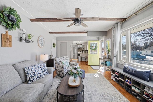 208 Highland AVENUE, Hartland, WI 53029