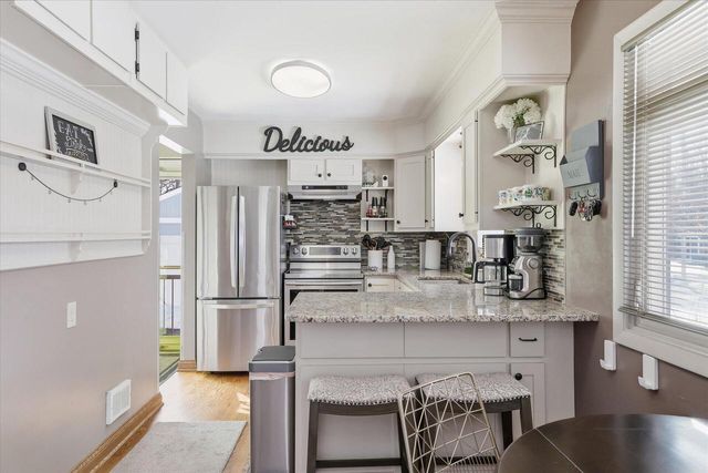 208 Highland AVENUE, Hartland, WI 53029