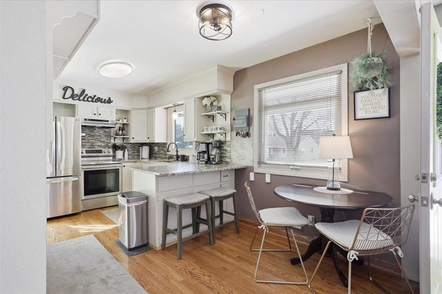 208 Highland AVENUE, Hartland, WI 53029