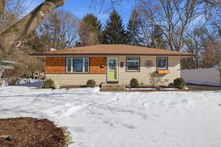 208 Highland AVENUE, Hartland, WI 53029