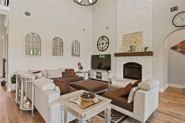 1928 Spanish Moss Drive, College Station, TX 77845