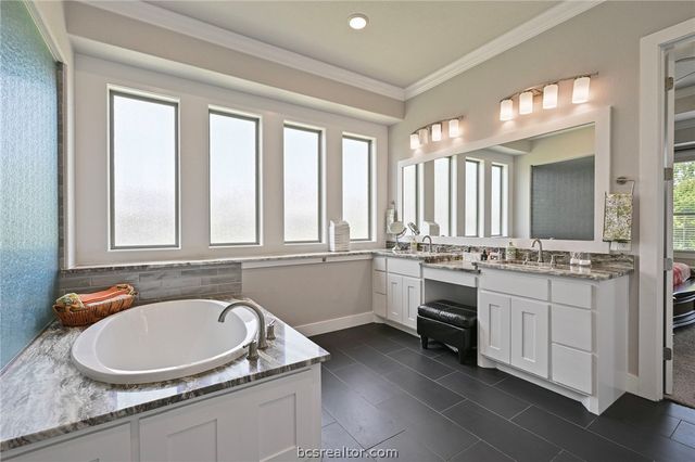 1928 Spanish Moss Drive, College Station, TX 77845