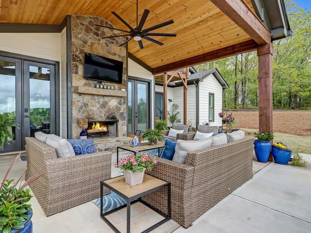 183 Barrett Circle, Dahlonega, GA 30533