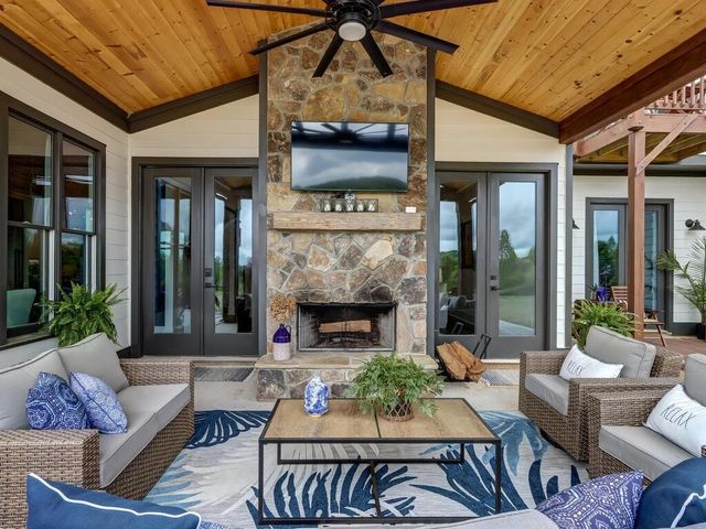183 Barrett Circle, Dahlonega, GA 30533