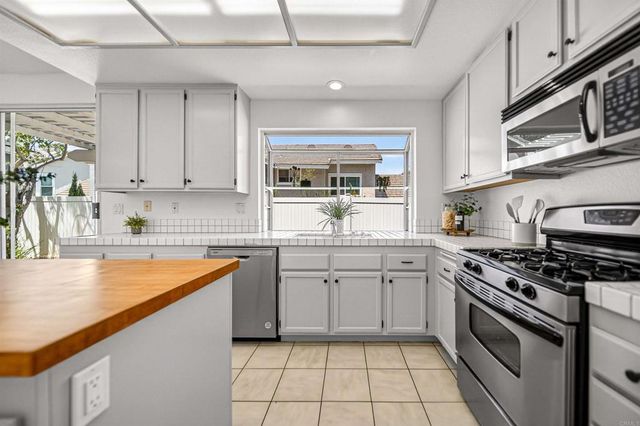 12144 Carrollton Square, San Diego, CA 92128