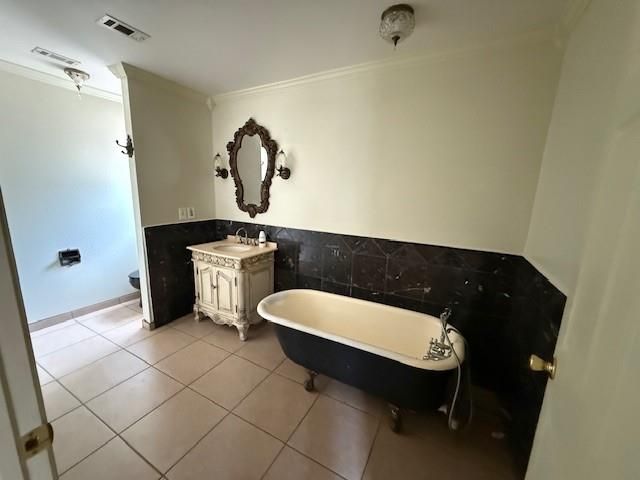 5914 Foresthaven Drive, Houston, TX 77066