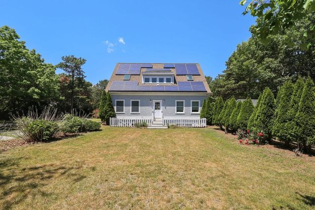 379 Monomoscoy Rd, Mashpee, MA 02649