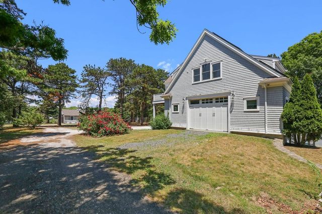 379 Monomoscoy Rd, Mashpee, MA 02649