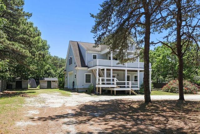 379 Monomoscoy Rd, Mashpee, MA 02649