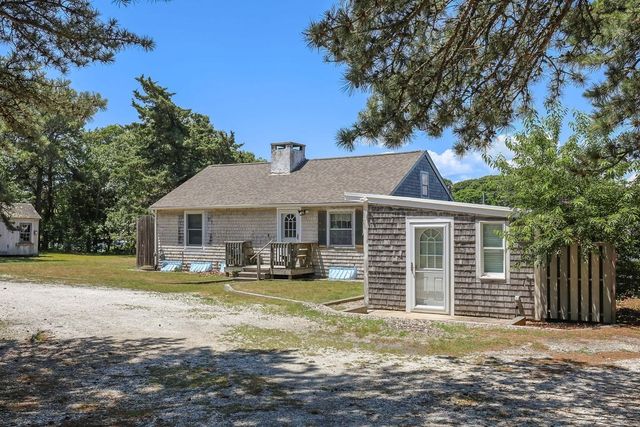 379 Monomoscoy Rd, Mashpee, MA 02649