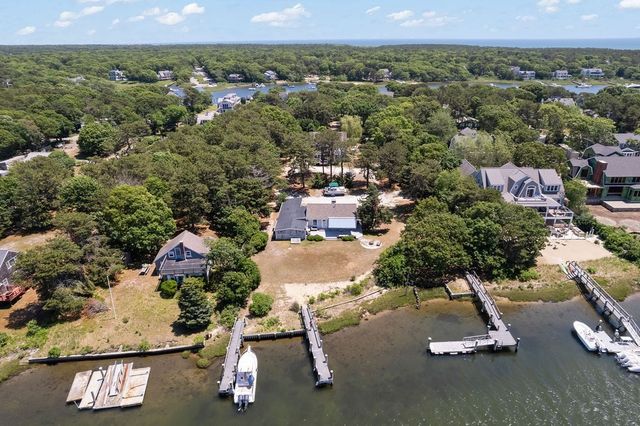 379 Monomoscoy Rd, Mashpee, MA 02649