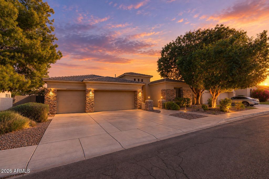 462 W CAROB Drive, Chandler, AZ 85248