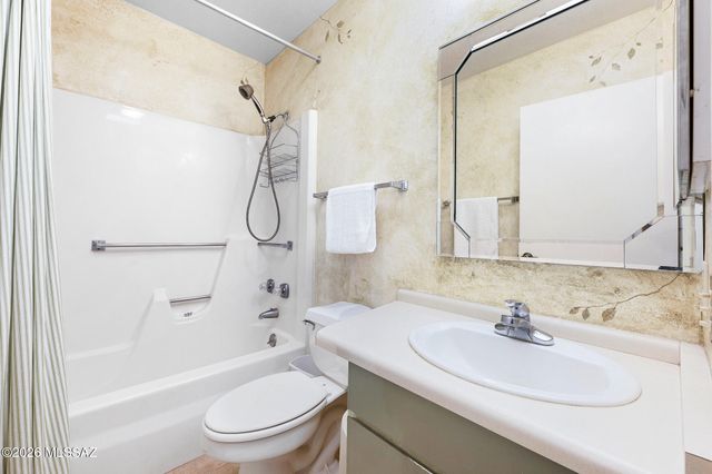1208 S Alpine Circle, Green Valley, AZ 85614