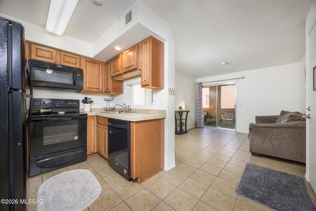 1810 E Blacklidge Dr Apt 112, Tucson, AZ 85719