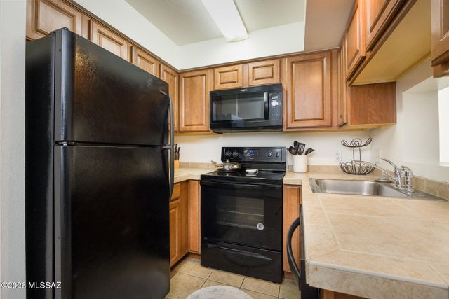 1810 E Blacklidge Dr Apt 112, Tucson, AZ 85719