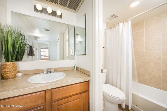 1810 E Blacklidge Dr Apt 112, Tucson, AZ 85719