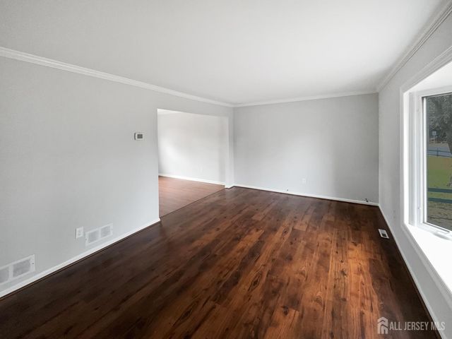 38 Warrenville Road, Middlesex, NJ 08846