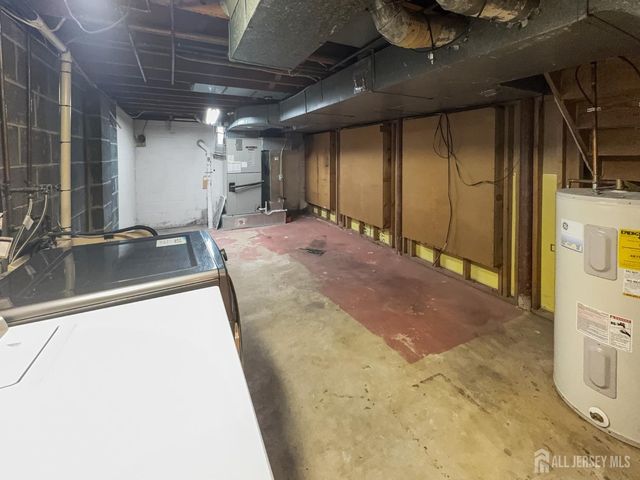 38 Warrenville Road, Middlesex, NJ 08846