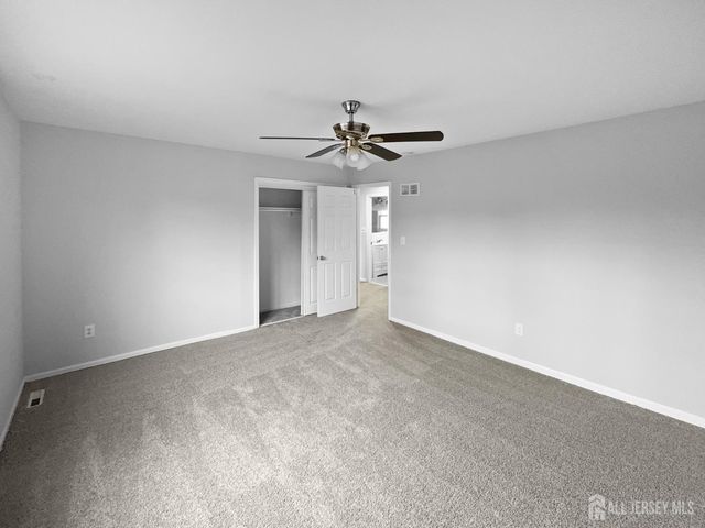 38 Warrenville Road, Middlesex, NJ 08846