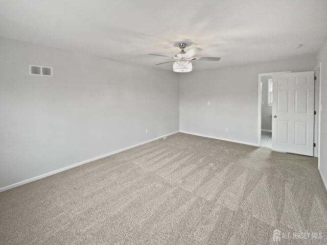 38 Warrenville Road, Middlesex, NJ 08846