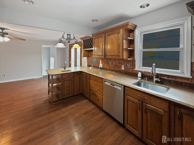 38 Warrenville Road, Middlesex, NJ 08846