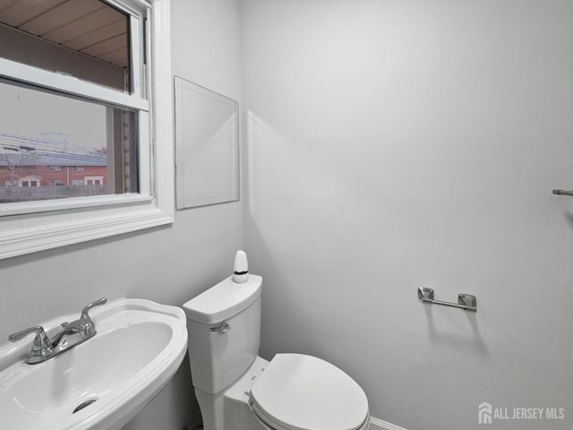 38 Warrenville Road, Middlesex, NJ 08846