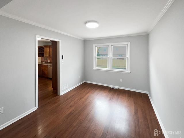 38 Warrenville Road, Middlesex, NJ 08846