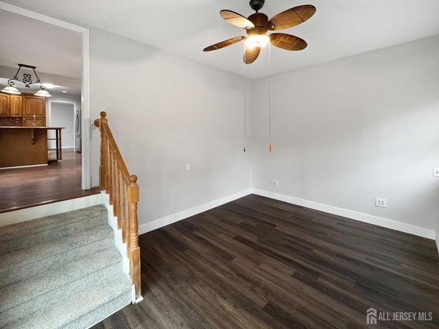 38 Warrenville Road, Middlesex, NJ 08846